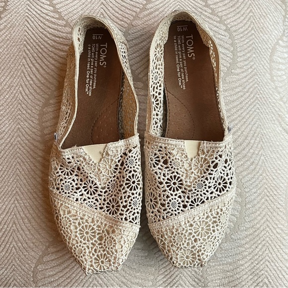 EUC TOMS Natural Crochet Women's Classics Slip Ons Size 10 - Picture 2 of 9